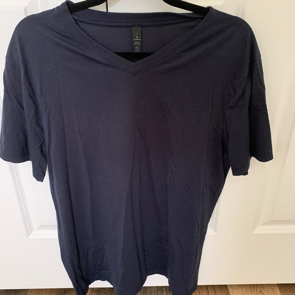 Lululemon Men's V-Neck T-Shirt, Navy, Size (L)
